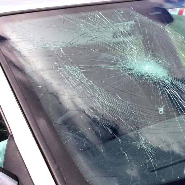 what auto glass replacement service to contact and what is the price cost to fix broken windshield  in Roxbury